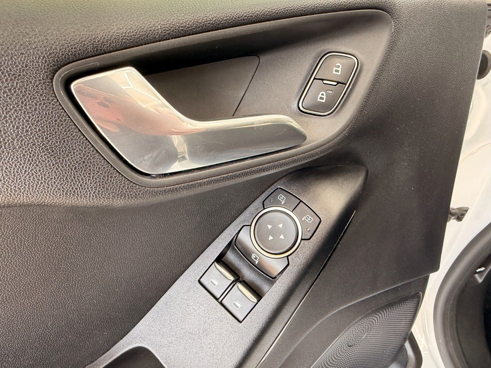 Fahrzeugabbildung Ford Fiesta Cool & Connect *Kamera*Sitzheizung*