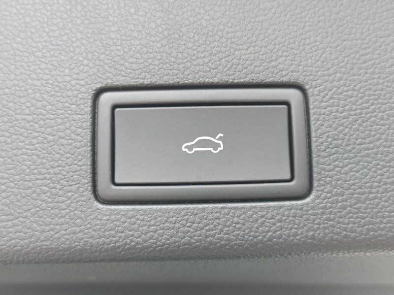 Fahrzeugabbildung Volkswagen Golf Vr. 8 1.5 eTSI R-Line DSG