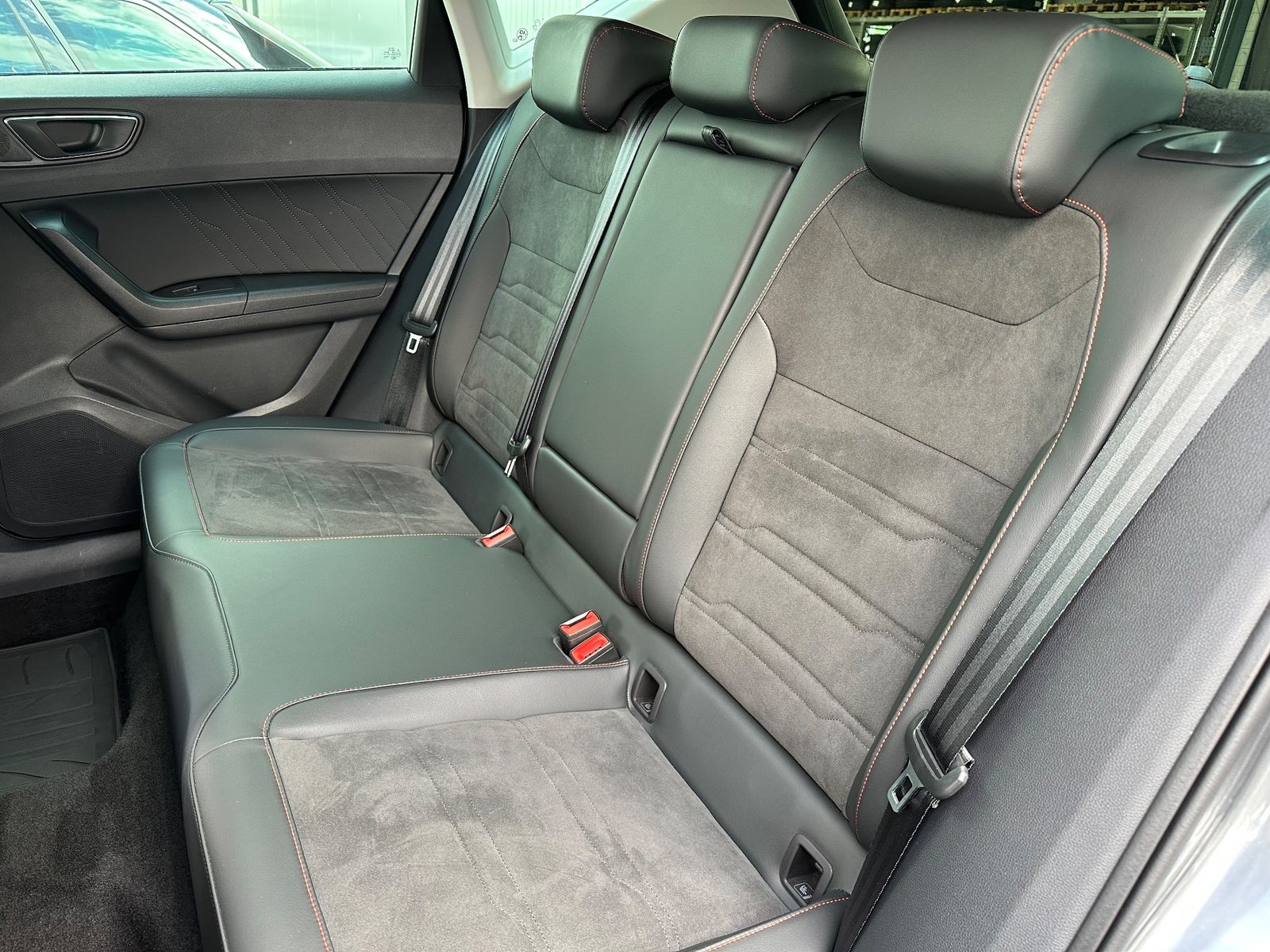 Fahrzeugabbildung SEAT Ateca FR 4Drive 2.0 TSI DSG NAV+LED+KAM+ACC
