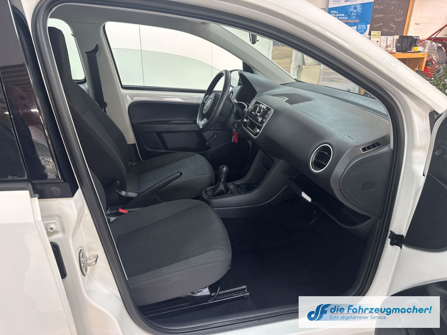 Fahrzeugabbildung Volkswagen up! take GA teilb.Rücksb AUX MP3 CD Tagfahrlicht