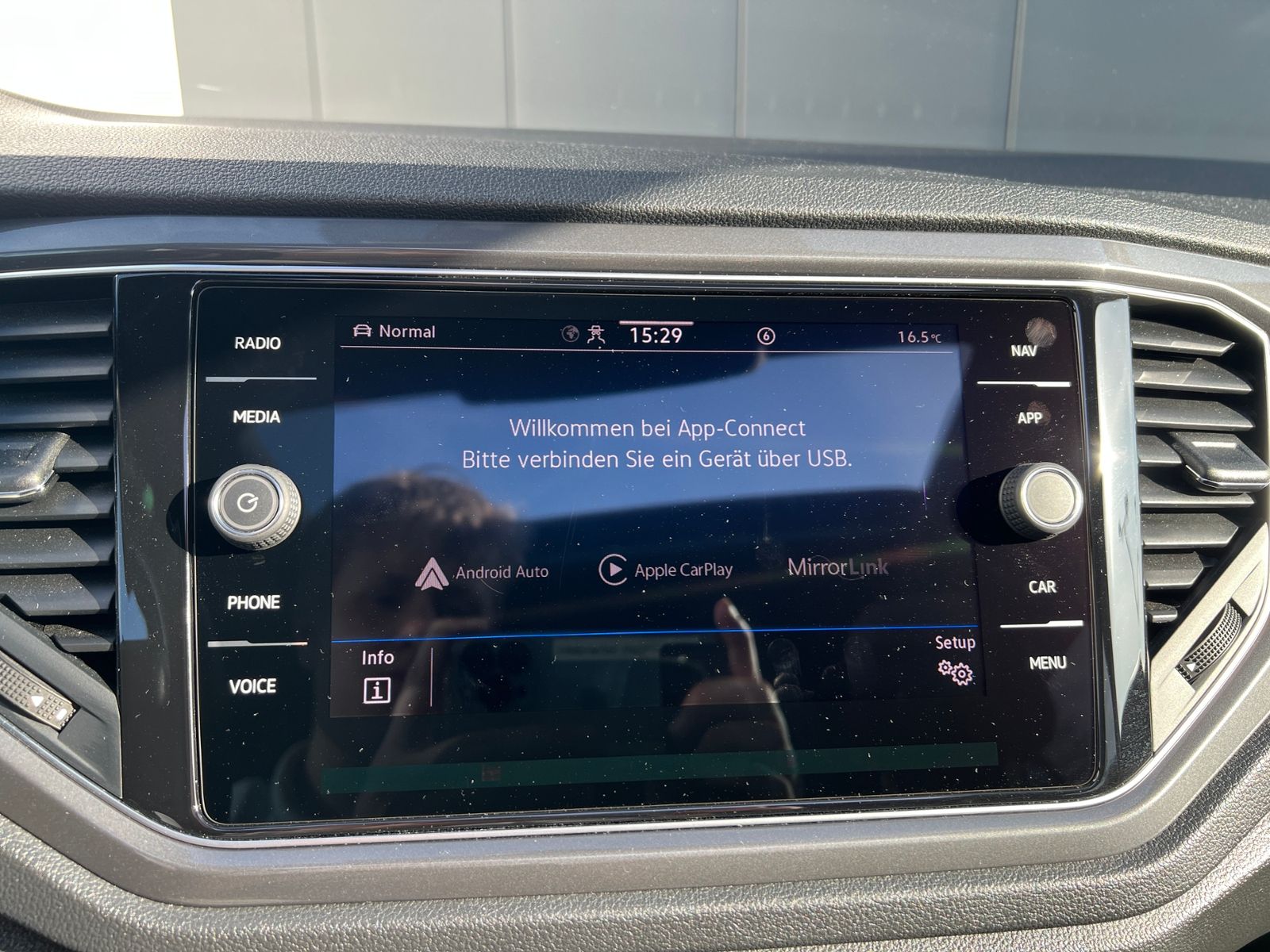 Fahrzeugabbildung Volkswagen T-Roc Sport 1.5 TSI DSG R-Line *AHK, Panoramadac