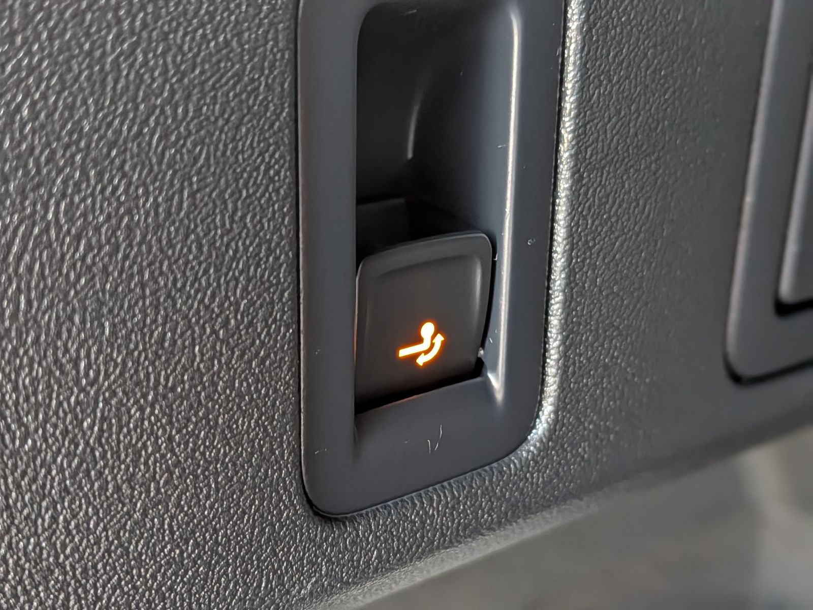 Fahrzeugabbildung Volkswagen Tiguan 1.5 eTSI ENERGY HD-Matrix 360 AHK 19
