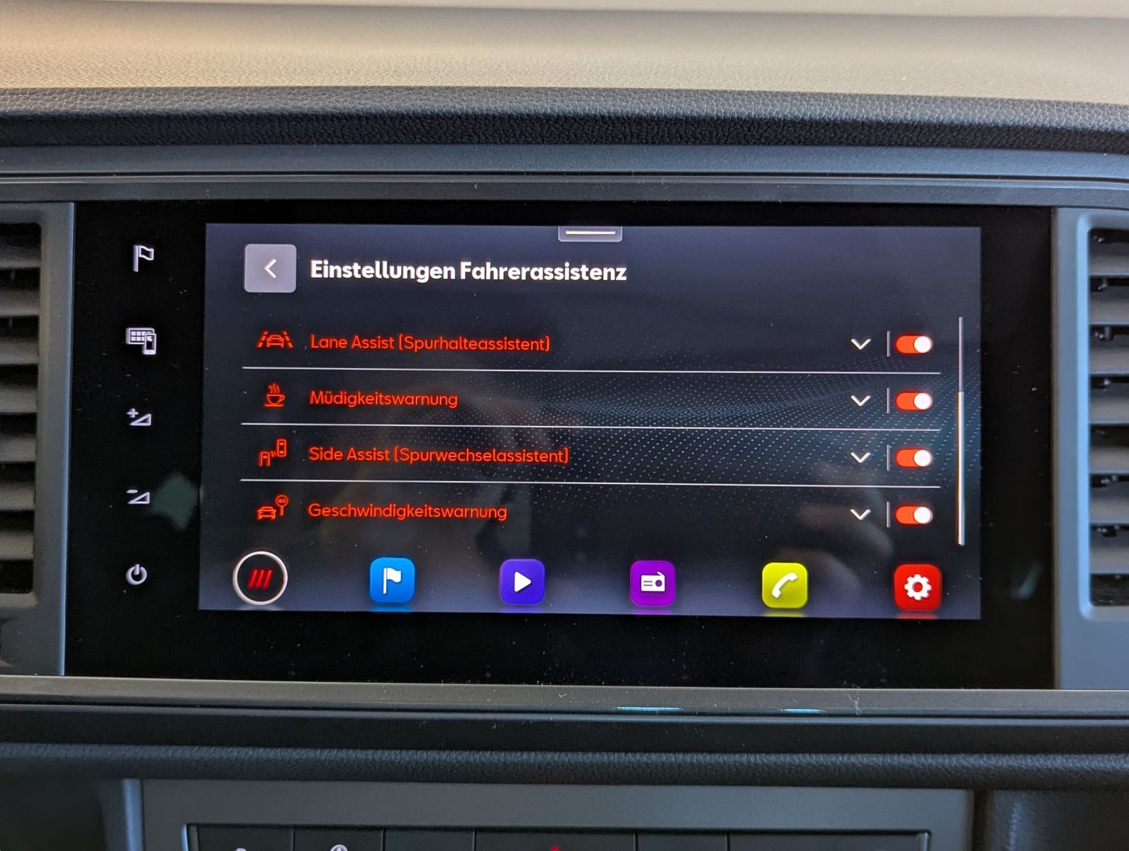 Fahrzeugabbildung CUPRA Ateca 1.5 TSI DSG Pano Memory ACC AHK-Vorb. 19"