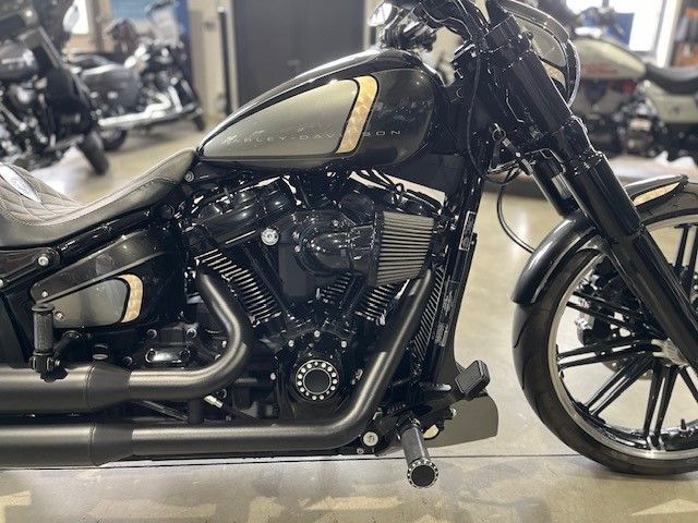 Fahrzeugabbildung Harley-Davidson FXBR Breakout Umbau Jekill Airride 260er Custom