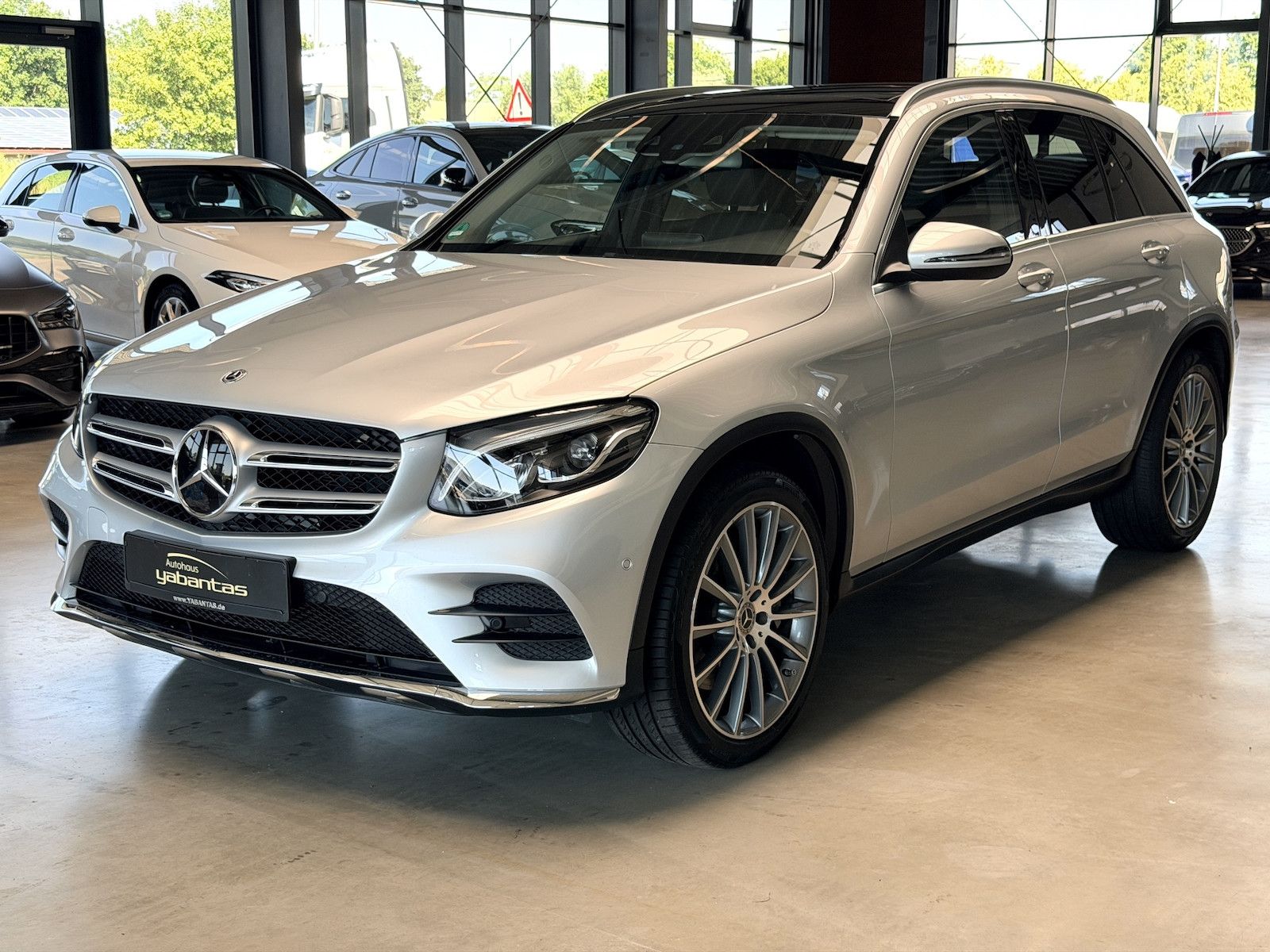 MERCEDES-BENZ GLC 250 d 4AMG Pano Kamera DISTRONIC+ AHK Ambien