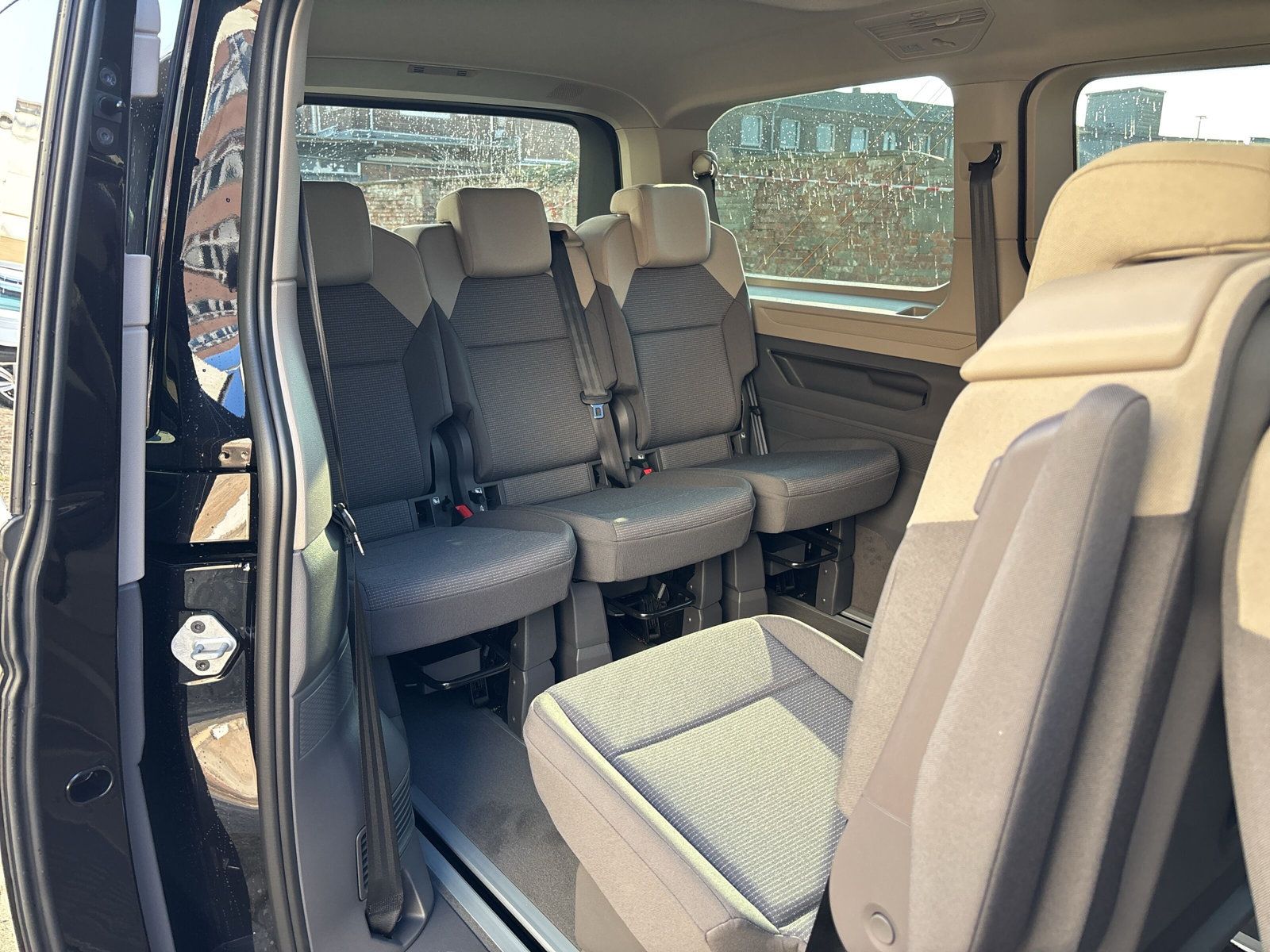 Fahrzeugabbildung Volkswagen T7 Multivan 2.0 TDI DSG Standheizung AHK