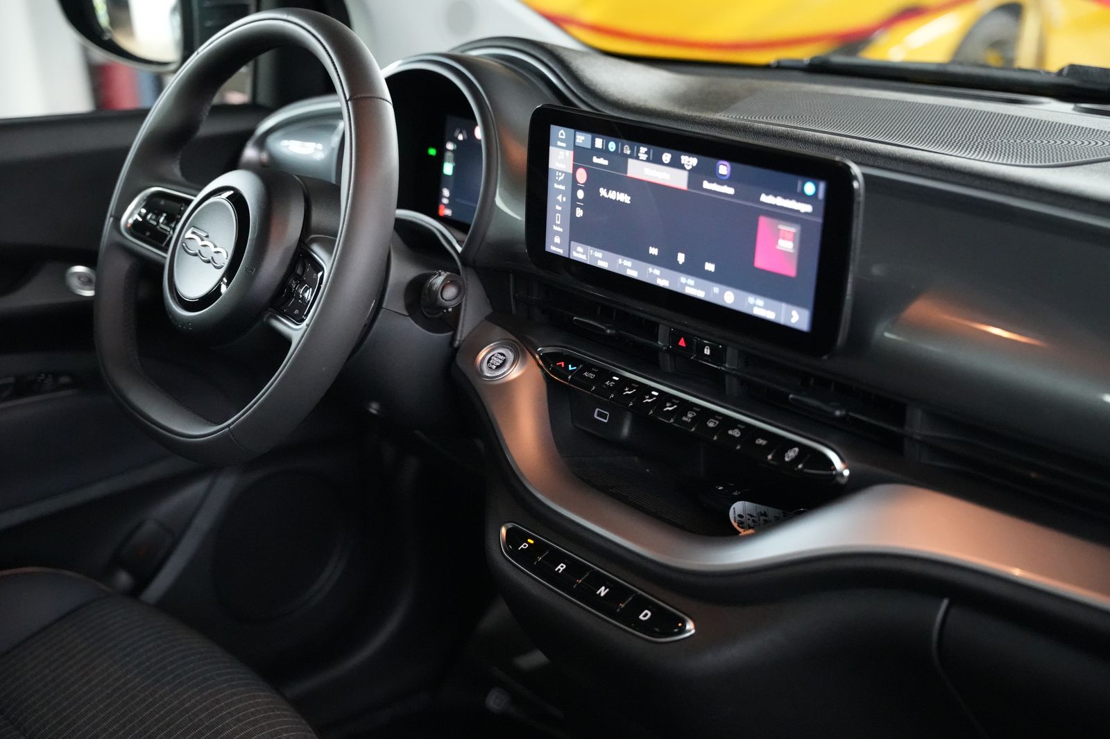 Fahrzeugabbildung Fiat 500 Icon *42 Kwh*Rückfahrkamera*Navigation*Klima