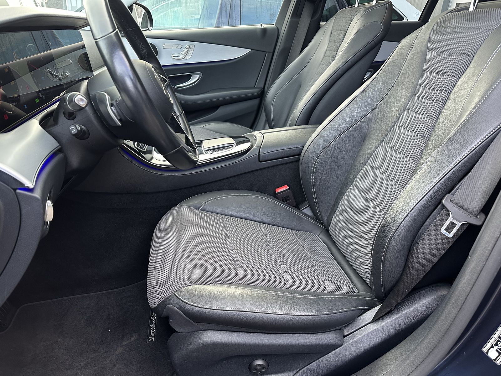 Fahrzeugabbildung Mercedes-Benz E 300de T Avantgarde NAV+LED+PANORAMA+HUD+AHK