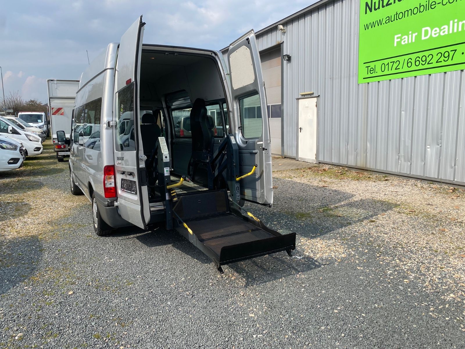 Fahrzeugabbildung Ford Transit Kombi FT 300 M Trend,STH,ROLLSTUHLLIFT