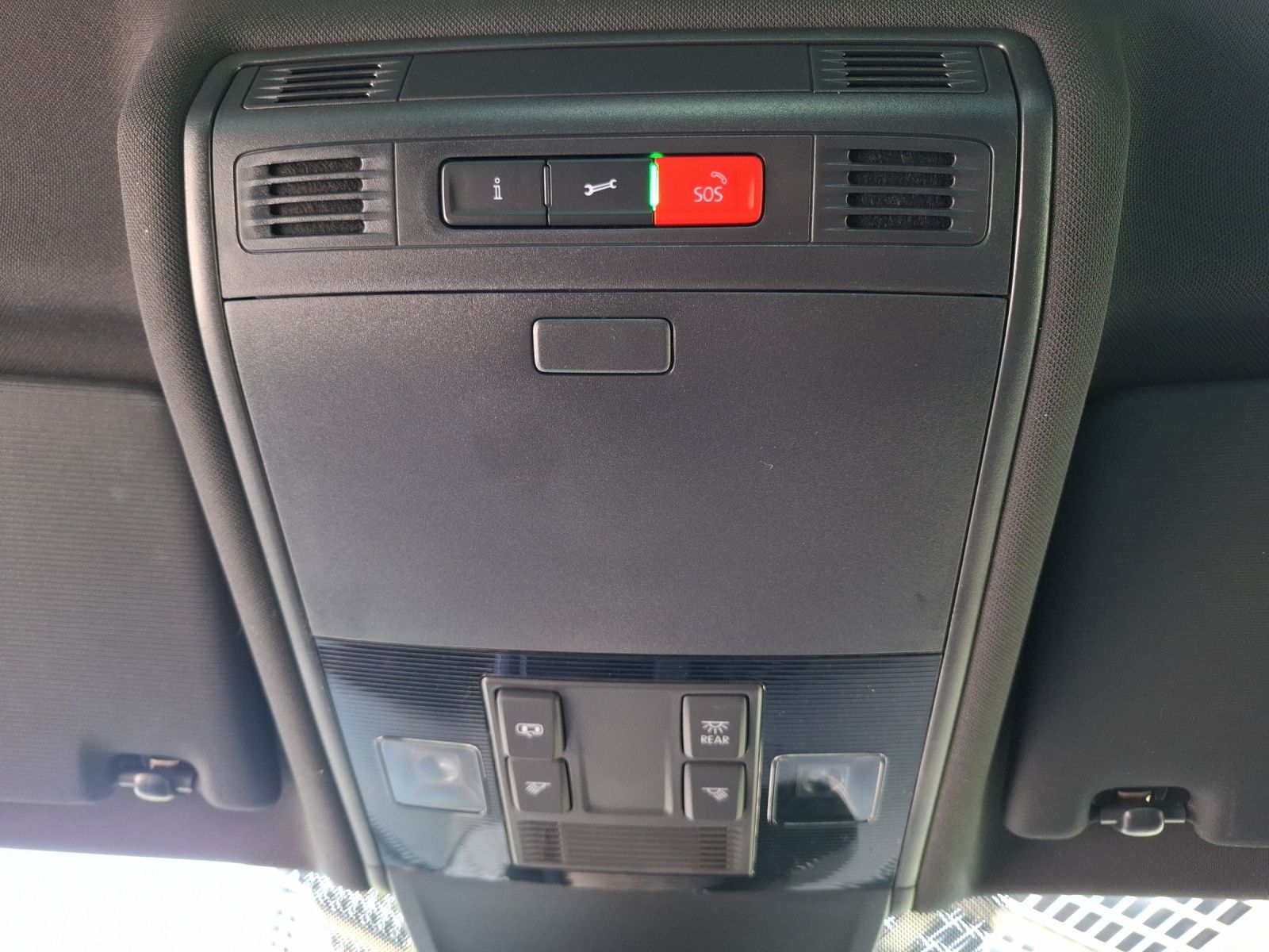 Fahrzeugabbildung Volkswagen Tiguan TDI Move DSG STH Matrix AHK Navi AID ACC