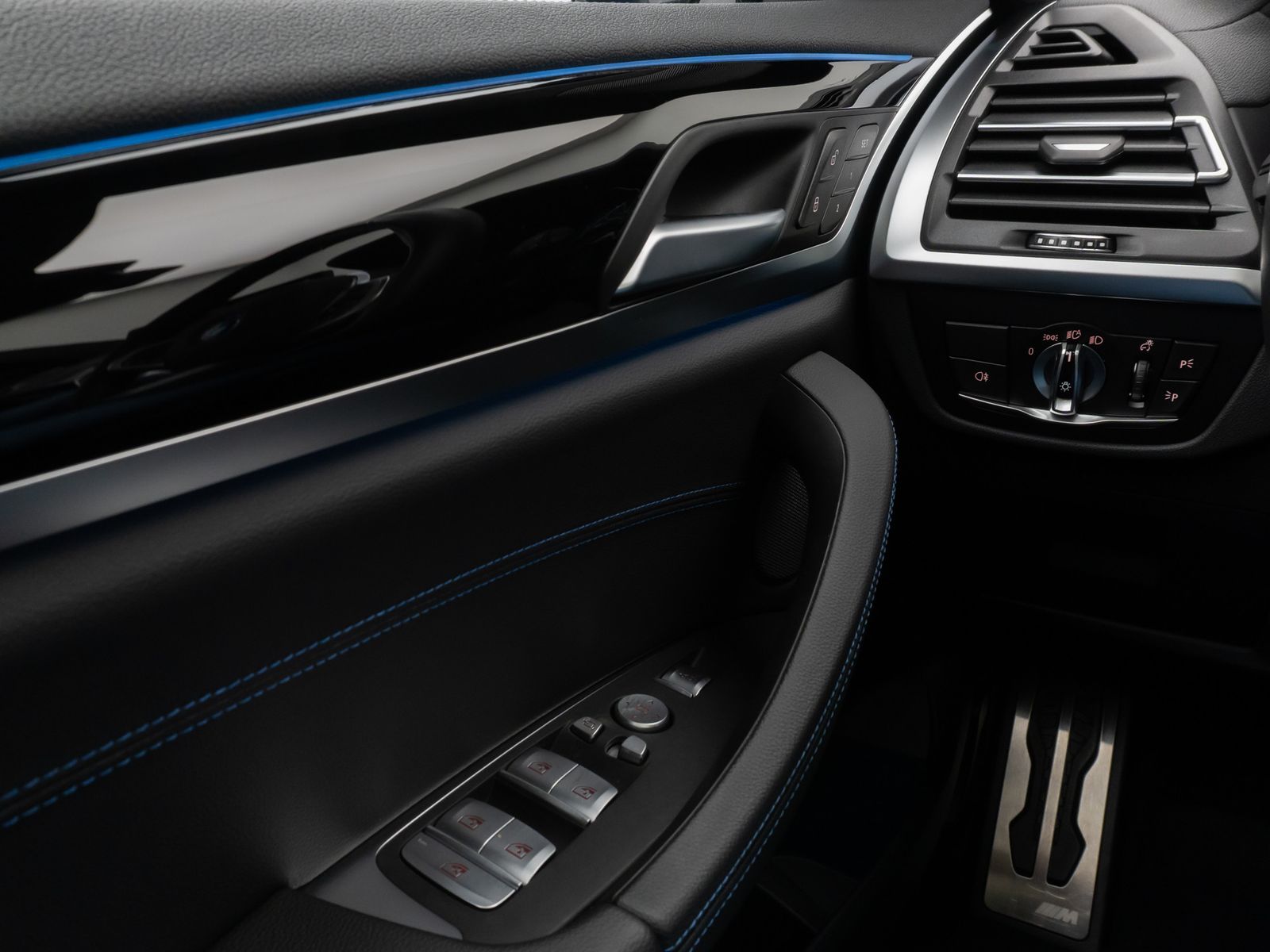 Fahrzeugabbildung BMW iX3 Impressive M Sport 360°HUD DAB H/K AHK Komfo