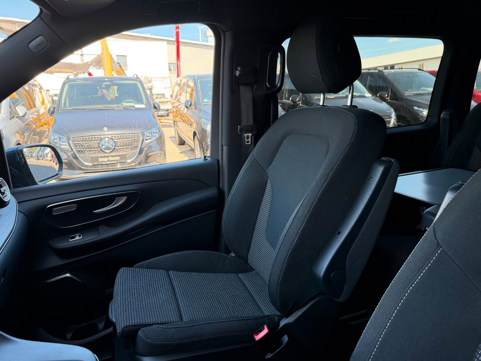 Fahrzeugabbildung Mercedes-Benz V 250 d STYLE Tisch AHK2,5 DISTRONIC Stdh AIRMAT