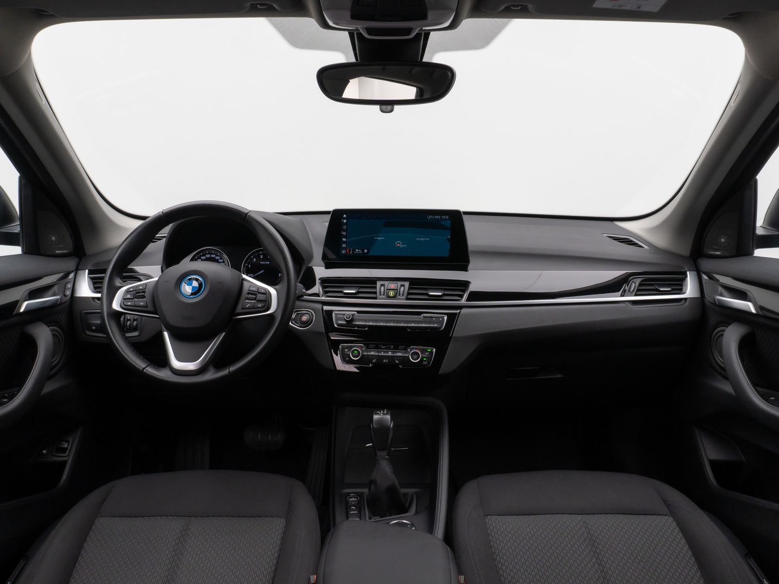 Fahrzeugabbildung BMW X1 xD25e AHK Navi+ HUD DAB H/K Komfort Sport LED