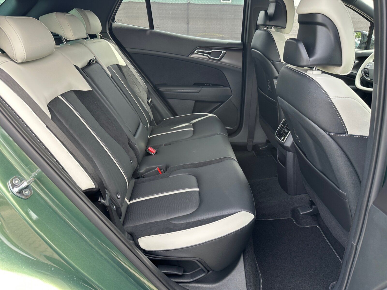 Fahrzeugabbildung Kia SPORTAGE GT Line 1.6T AWD DCT SD GD DRI SOUN LED