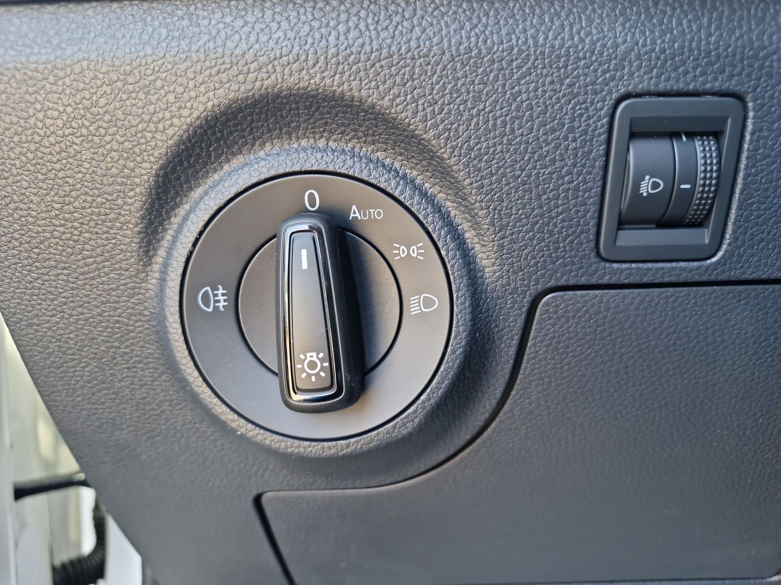 Fahrzeugabbildung SEAT Arona Road Edition 1.0 TSI AHZ LED RFK SH Keyles