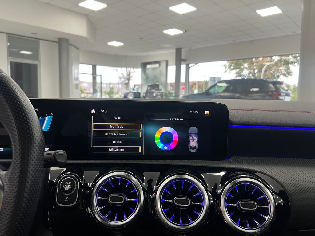 Mercedes-Benz CLA 35 AMG 4Matic*LED*PANO*BURMESTER*MBUX*KAM*