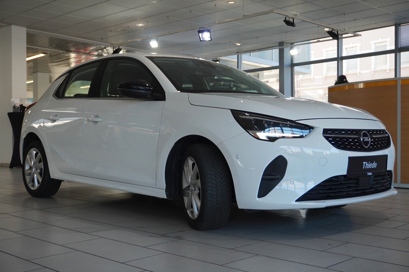 Fahrzeugabbildung Opel Corsa F 1.2 ELEGANCE NAVI/LED/SPORT/SH//VIRT/DAB