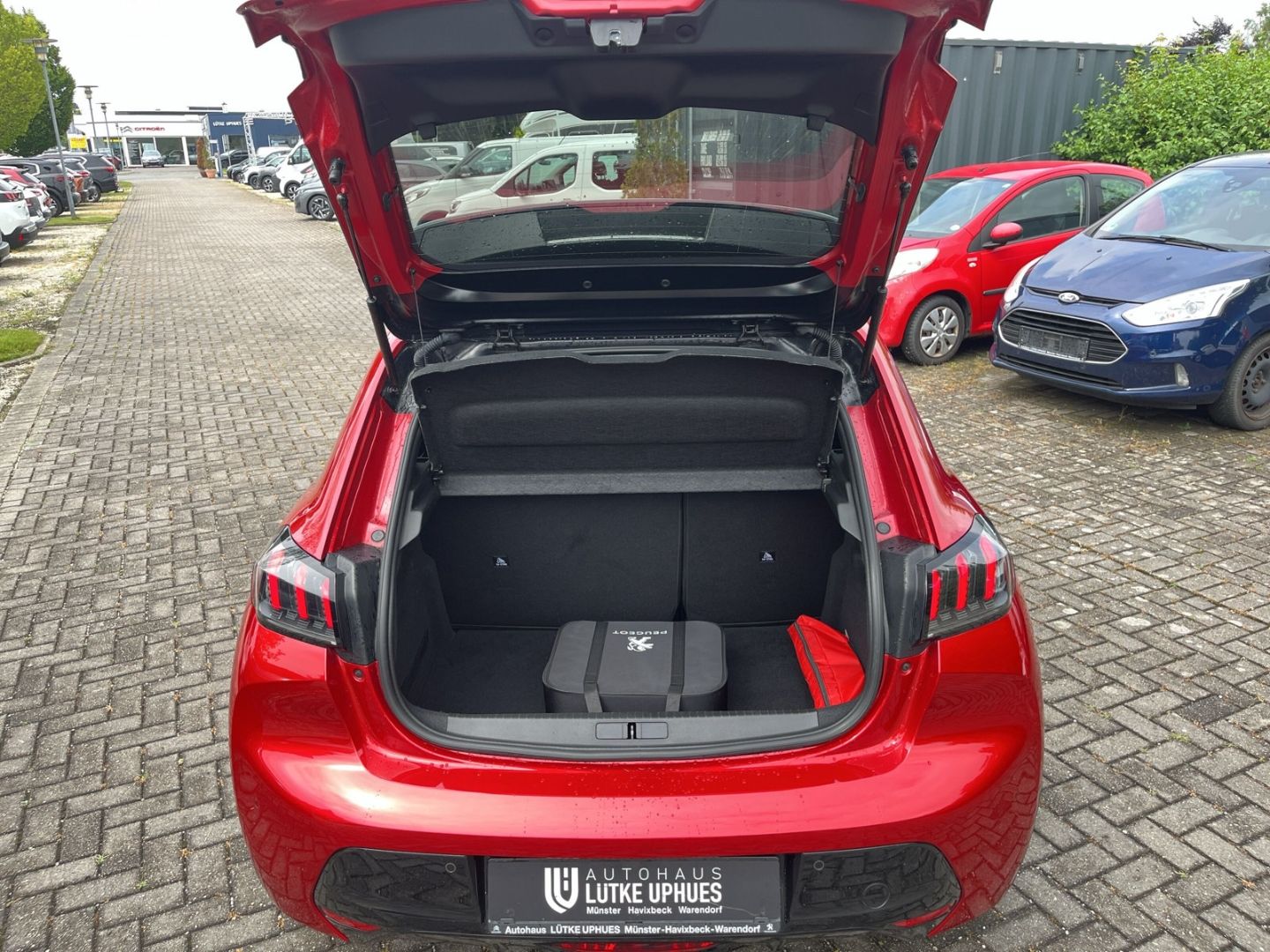 Fahrzeugabbildung Peugeot 208 GT Pack Elekto 136 Navi LED ACC CarPlay SHZ