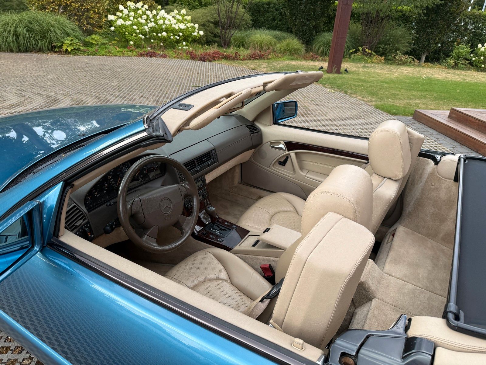 Fahrzeugabbildung Mercedes-Benz SL 280
