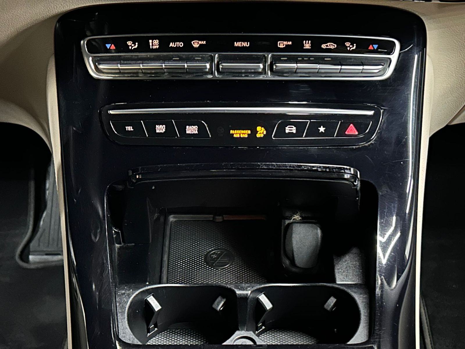 Fahrzeugabbildung Mercedes-Benz EQC 400 4M WIDES+MULTIB+HEAD+ACC+SHZ+AHK+WP+360+