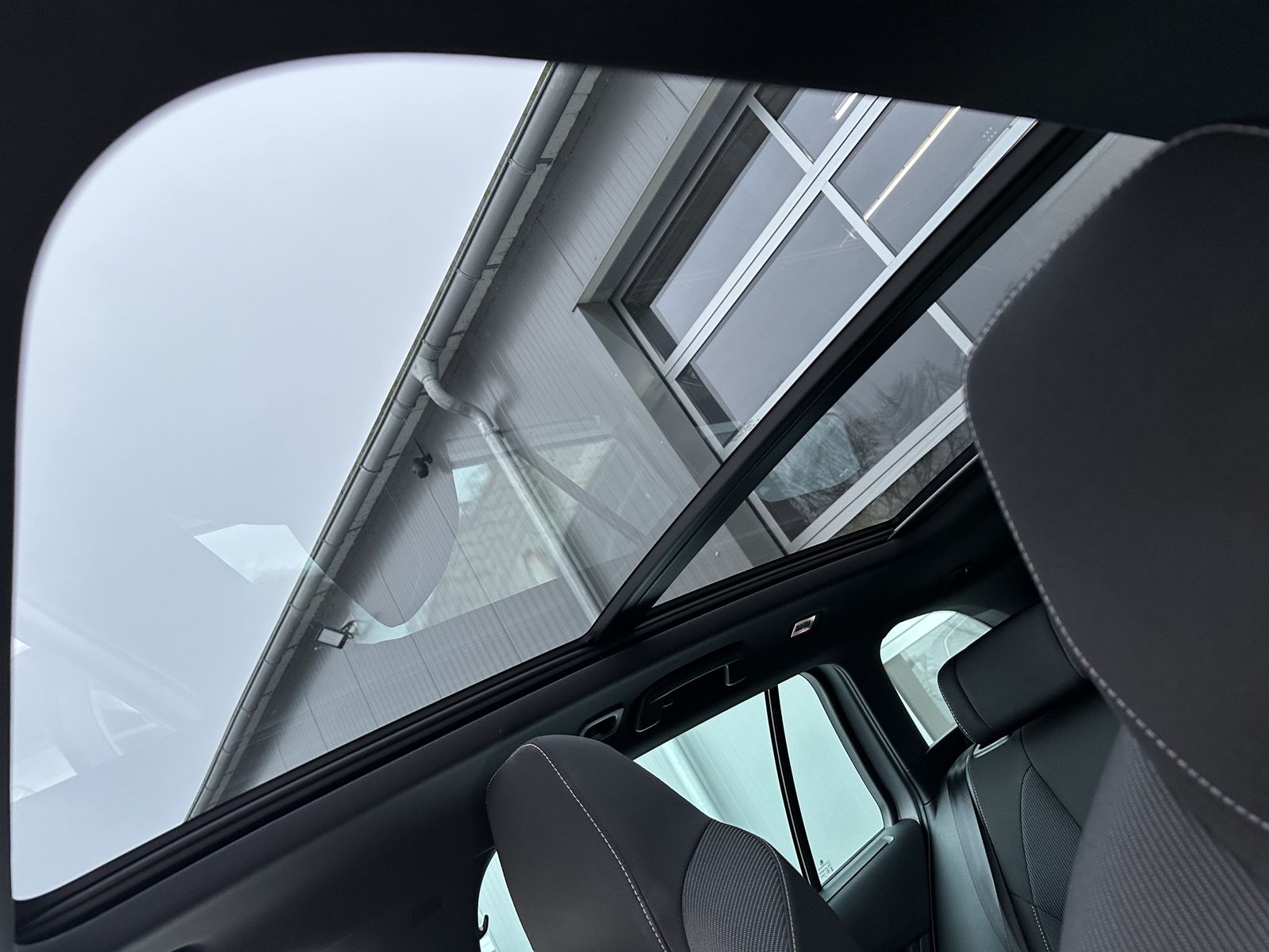 Fahrzeugabbildung SKODA Octavia Combi iV DSG Sportline NAV+LED+PANO+VC