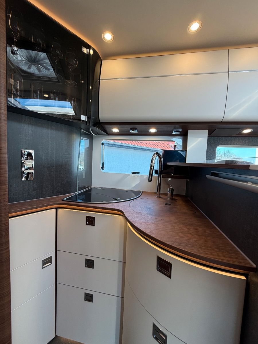 Fahrzeugabbildung Carthago chic c-line 5.0 QB L Queensbett Cortina