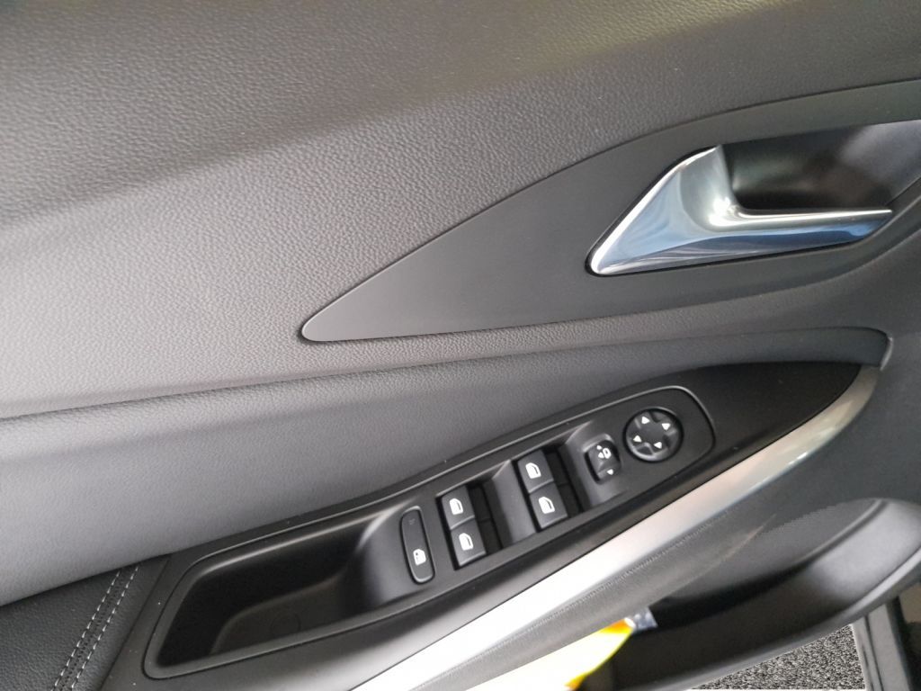 Fahrzeugabbildung Opel Grandland 1.2 DI AT Elegance LED Pixel Matrix
