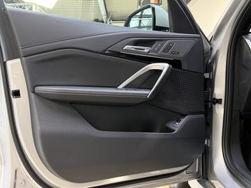 2026 BMW IX1 缩略图 15