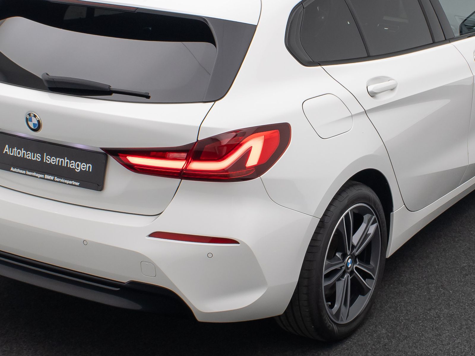 Fahrzeugabbildung BMW 118i Sport Line LED Navi DAB Tempomat