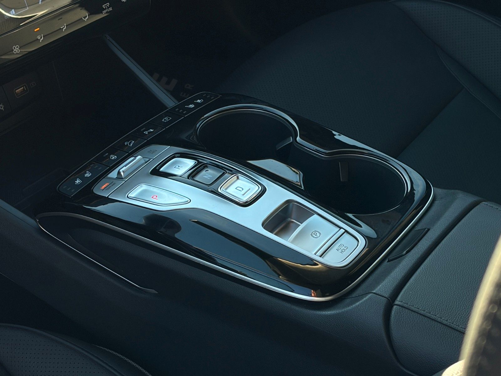 Fahrzeugabbildung Hyundai Tucson 1.6 GDI Prime PHEV 4WD Pano. ACC 360°