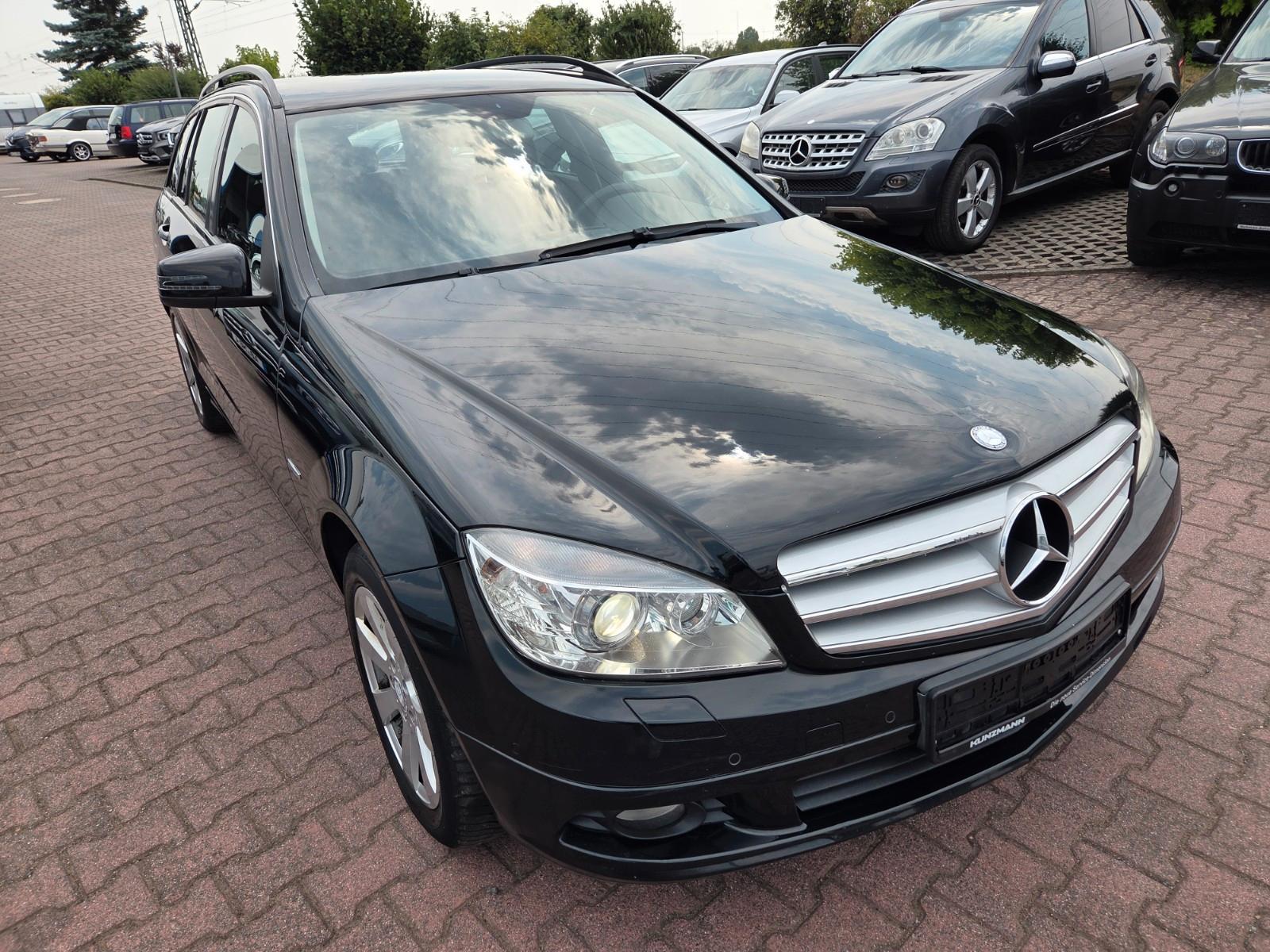 Mercedes-Benz C200 2010 — photo 22