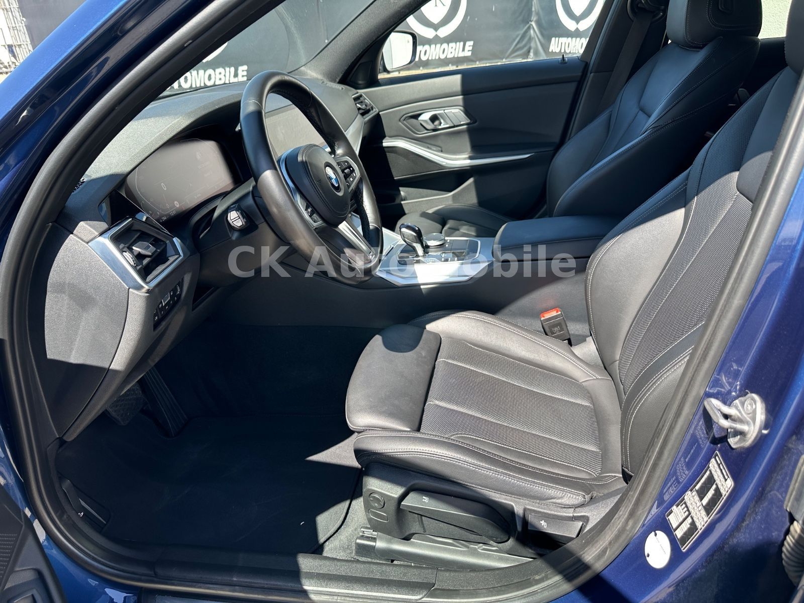 Fahrzeugabbildung BMW 318d Touring Sport-Line/Shadow-Line/Navi/Laser