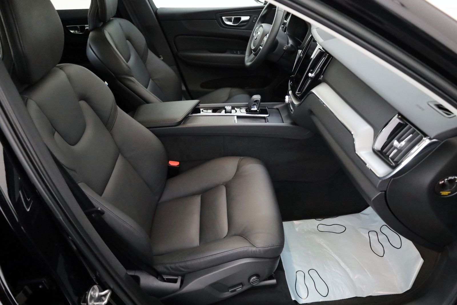 Fahrzeugabbildung Volvo XC60 T6 Recharge  AWD Leder,Navi,LED,Auto Pilot