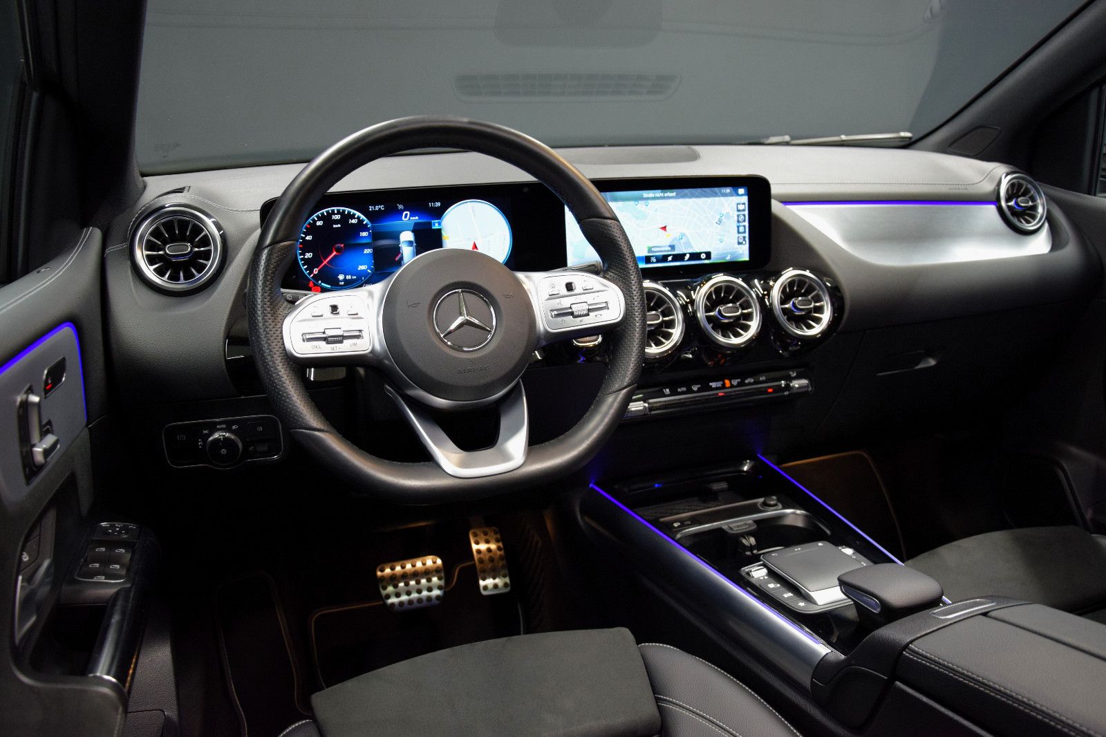 Fahrzeugabbildung Mercedes-Benz B 200 AMG Pano Night LED Kamera Memory Digital