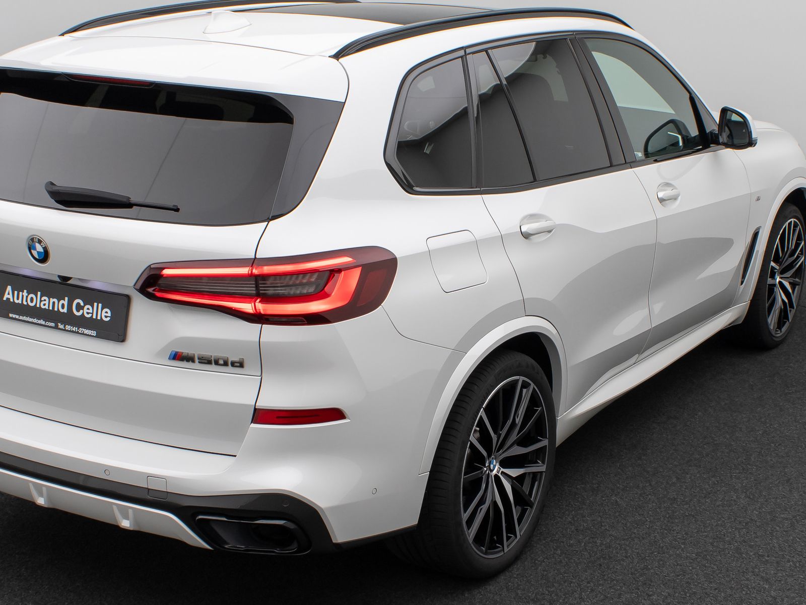 Fahrzeugabbildung BMW X5 M50d Panoram Laser 360°HUD H/K SoftCl AHK 22"
