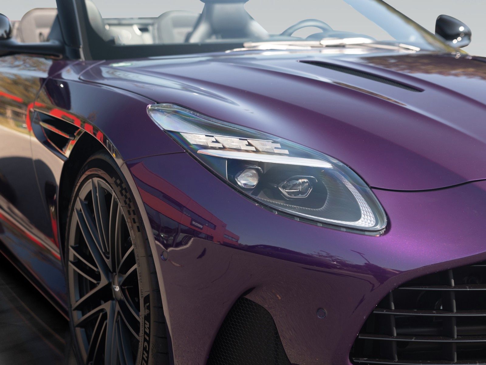 Aston Martin DB12 Volante | Storm Purple | Bowers&Wilkins foto 18