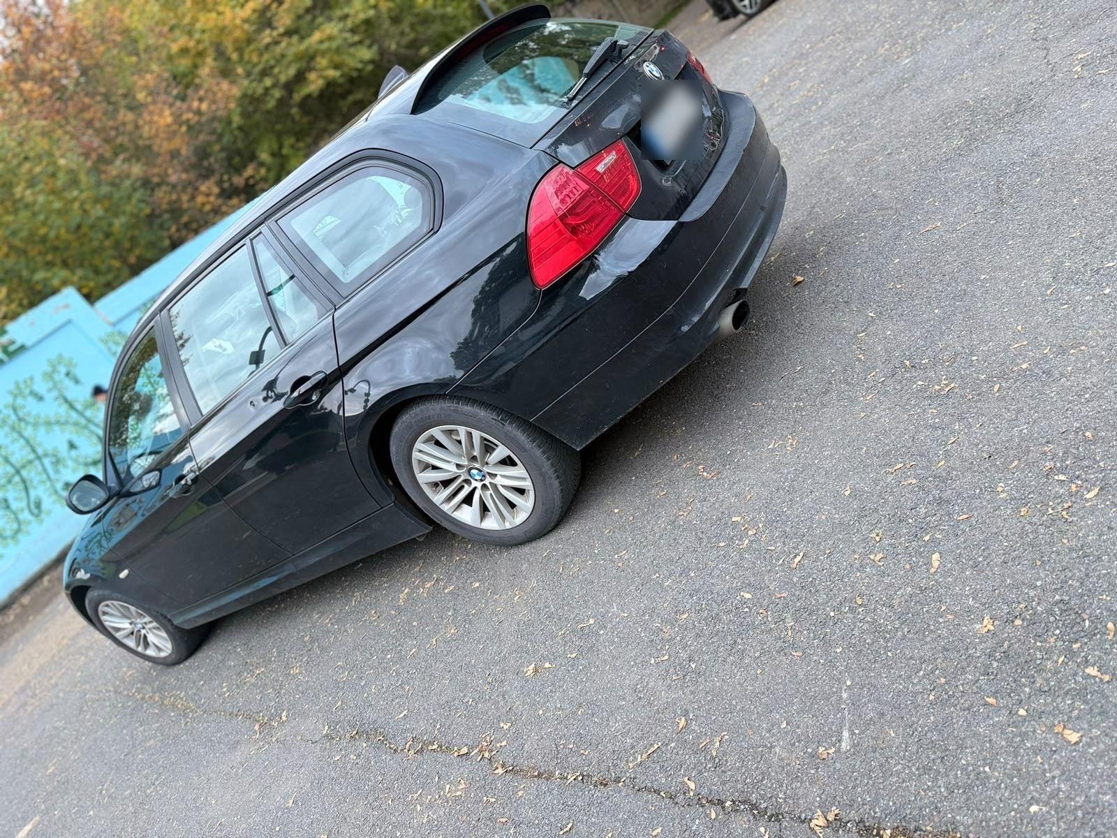 BMW 320 2009 — engine 177 HP (130kW)