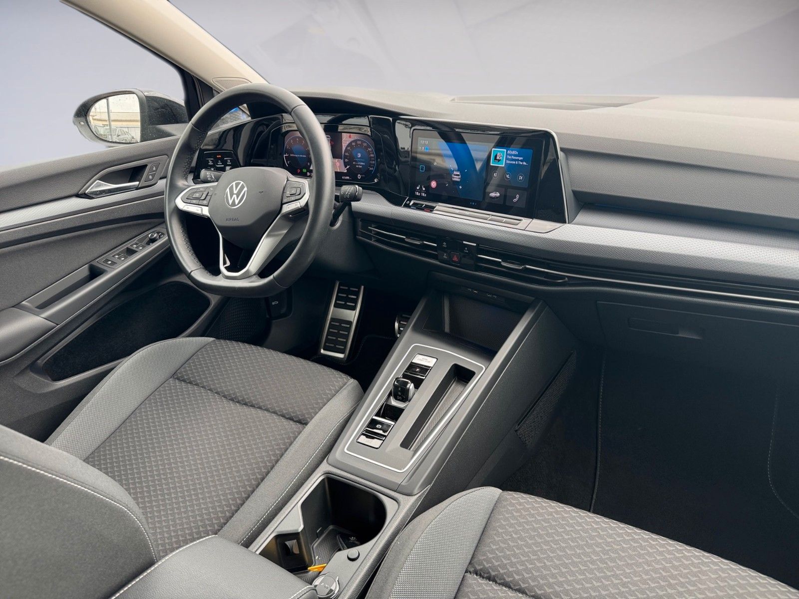 Fahrzeugabbildung Volkswagen Golf VIII Variant Life ACTIVE 1.0 eTSI