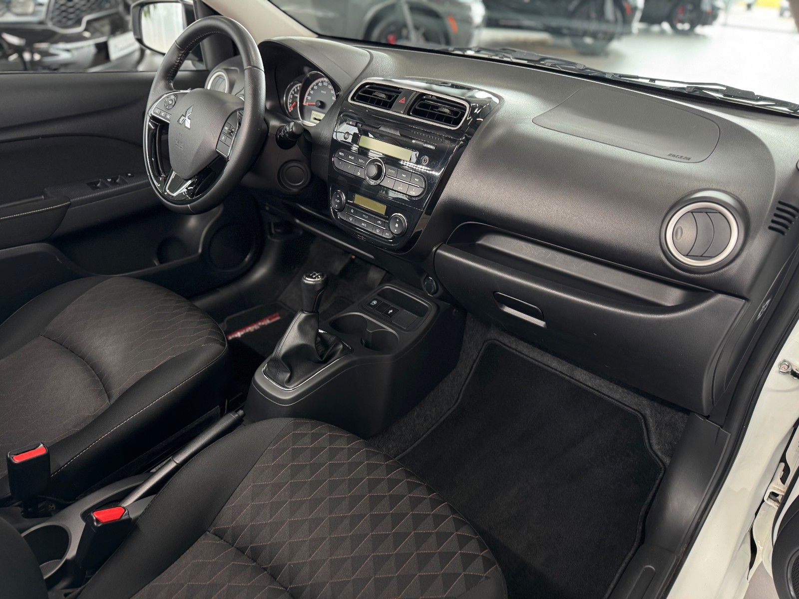 Fahrzeugabbildung Mitsubishi Space Star Algarve Limitiert KeylessGO Allwetter