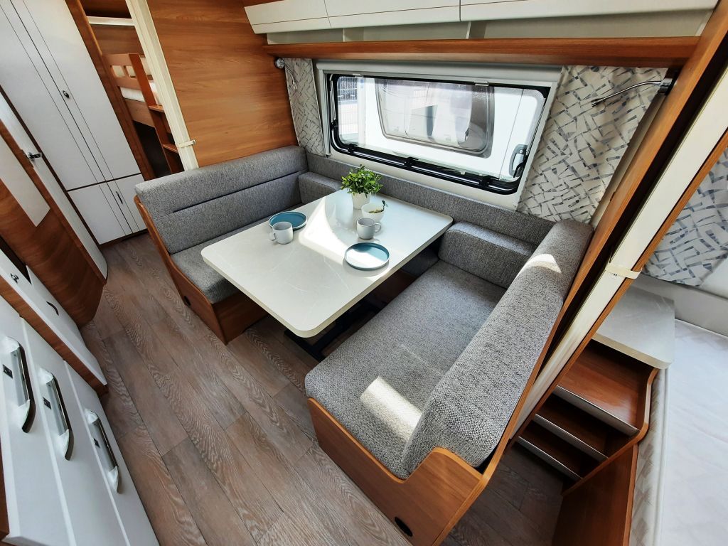 Fahrzeugabbildung Hobby De Luxe 545 KMF Autark/Mover/Combi 6/1. Hand