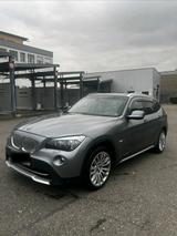 BMW X1 xDrive 28i E84 M-Paket - BMW X1 mit Benzin-Antrieb: E84