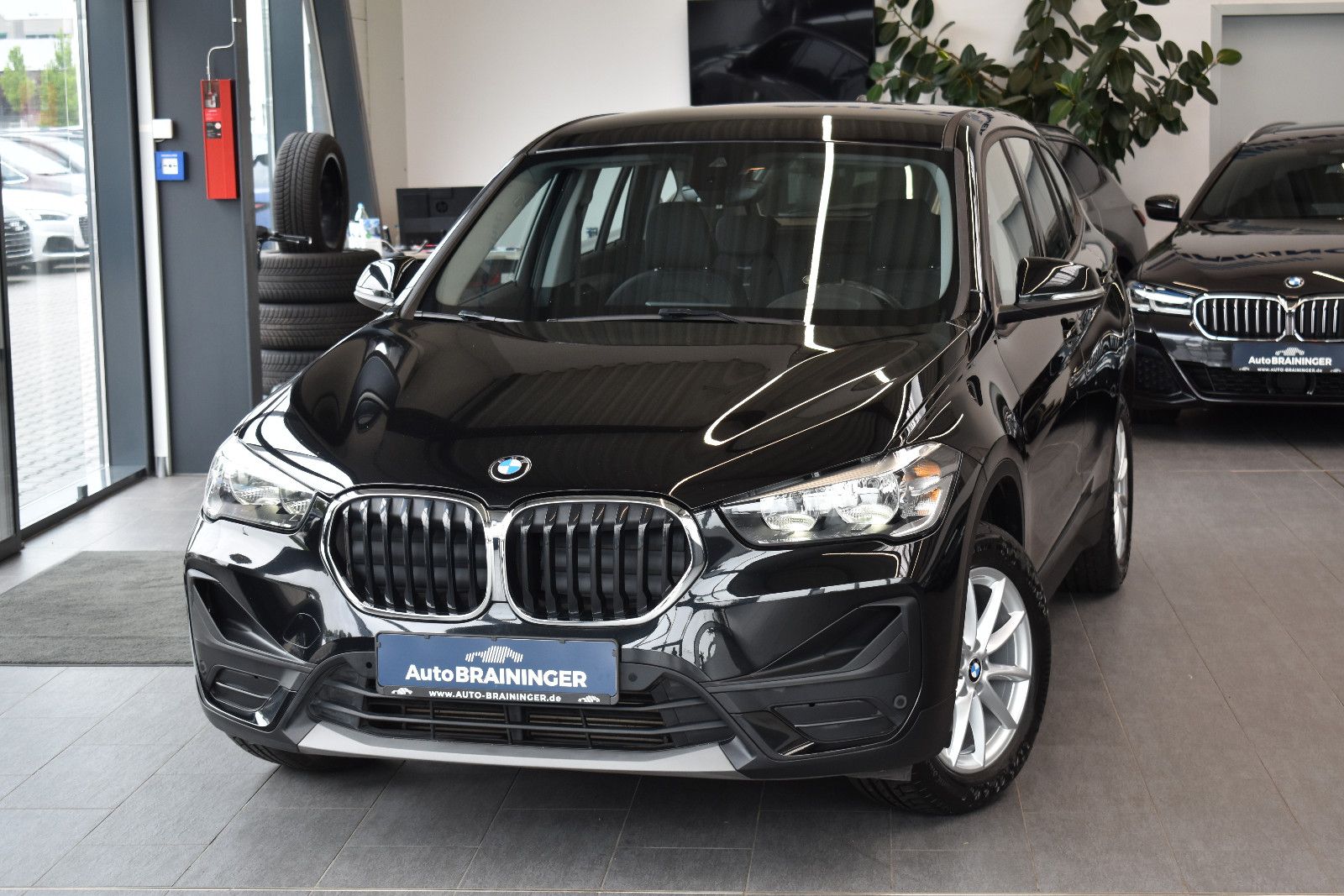 BMW X1 sDrive18d Automatik Navi3D~DAB~PDC~Sportsitze foto 1