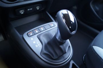 Hyundai i10 Trend AUT.-NAVI-ALU-TEMPOMAT-KAMERA-SHZG-PDC