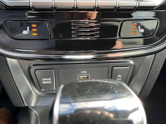 Fahrzeugabbildung KGM Tivoli Black Line 4x2 1.5 T-GDI SHZ Lenkrad HZG