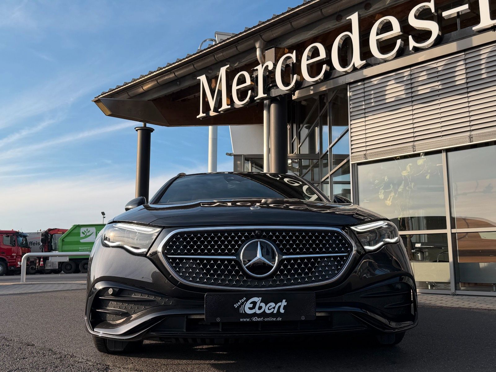 Fahrzeugabbildung Mercedes-Benz E 300de T 4M+AMG+HUD+RFK+360+BUR+AHK+SPUR+DIS+