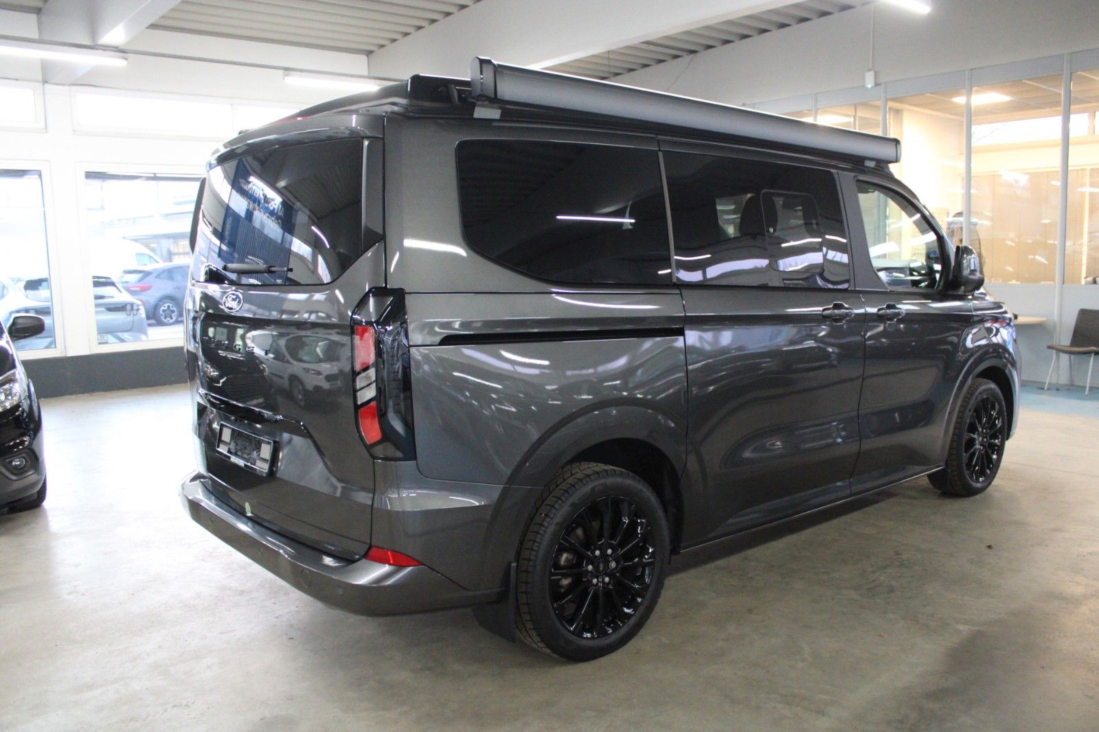 Fahrzeugabbildung Ford Transit Custom Nugget L1 Titanium Aufstelldach