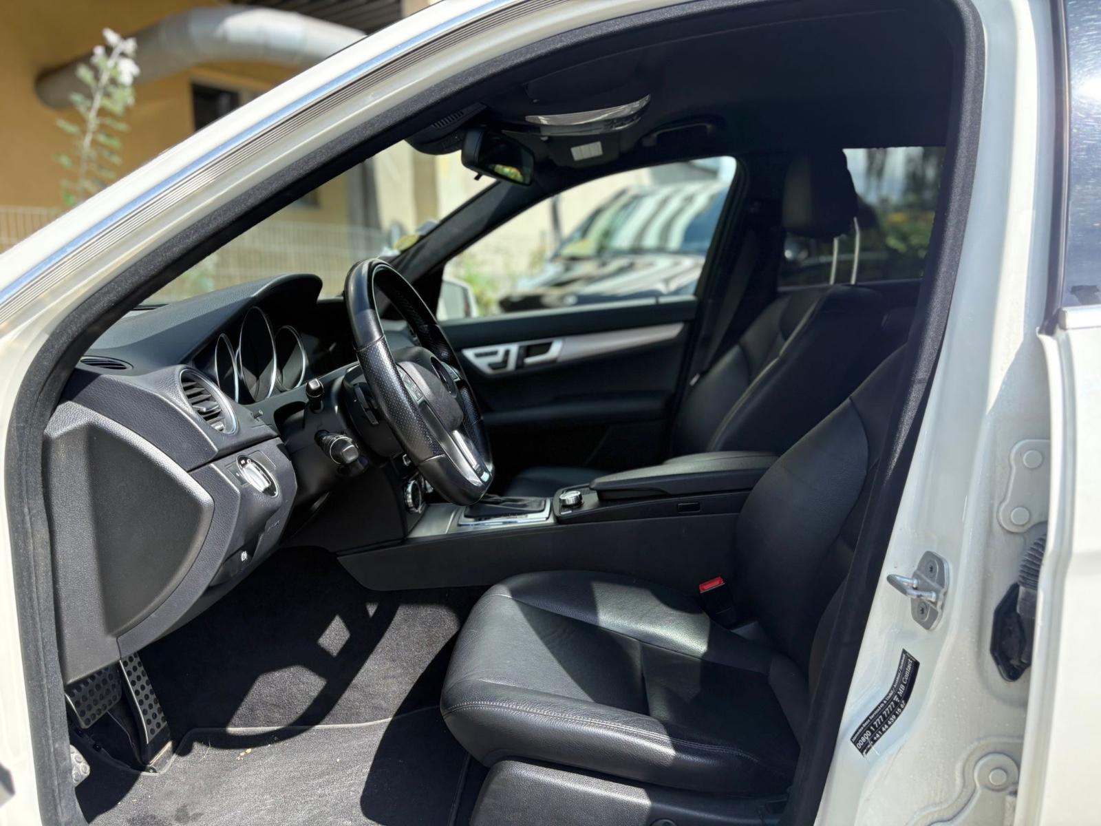 Mercedes-Benz C300 2012 — photo 8