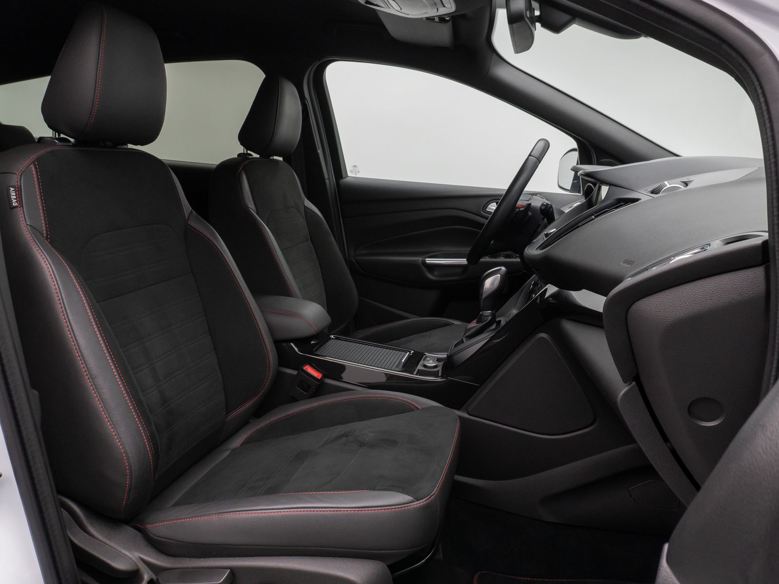 Fahrzeugabbildung Ford Kuga ST-Line Kamera Lenkrhzg Navi AHK Komfort