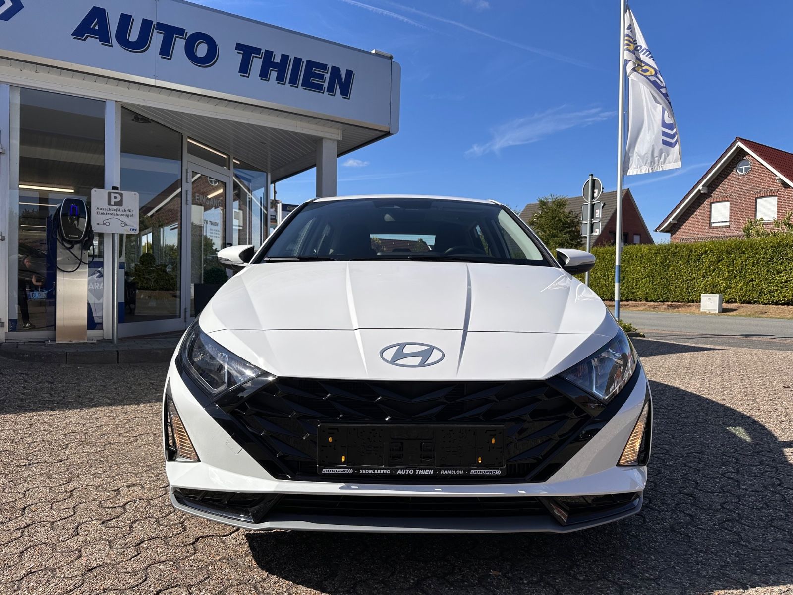 Fahrzeugabbildung Hyundai i20 1.0 T-GDI DCT Comfort APP/Navi/PDC/RFK/SHZG