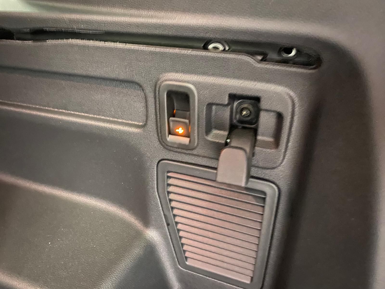 Fahrzeugabbildung Volkswagen Touran 1.5 TSI R-Line COMFORTLINE DSG+ACC+AHK
